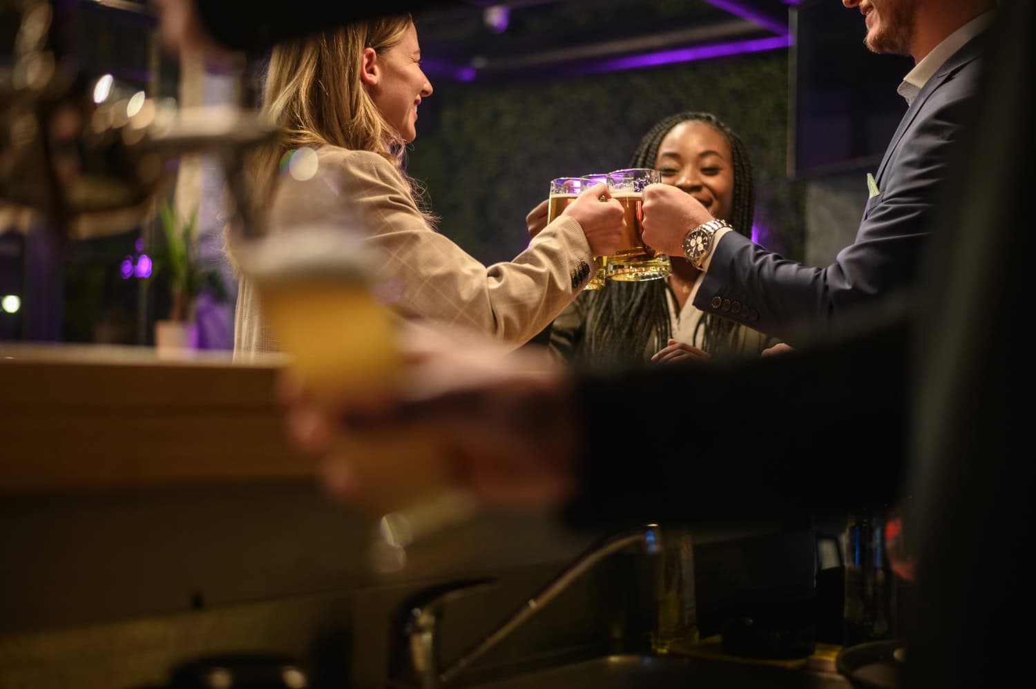 colleagues drinking after work, recreational use of alcohol